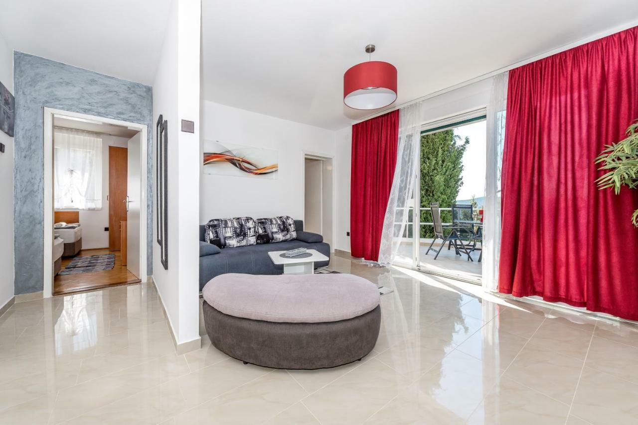 Luena Apartment Grebastica Exterior photo